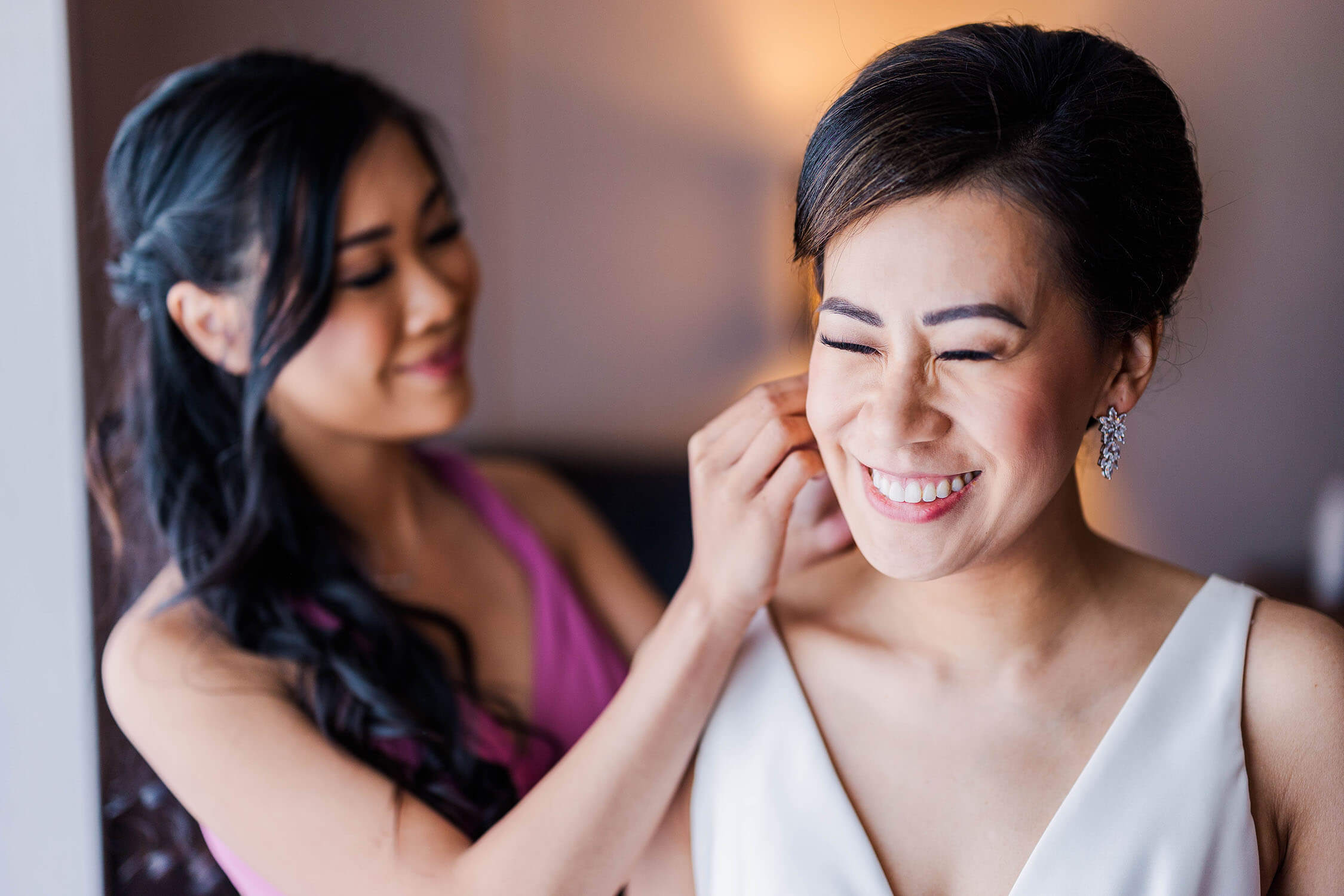 chinese-bride-getting-ready-hotel-arts-calgary