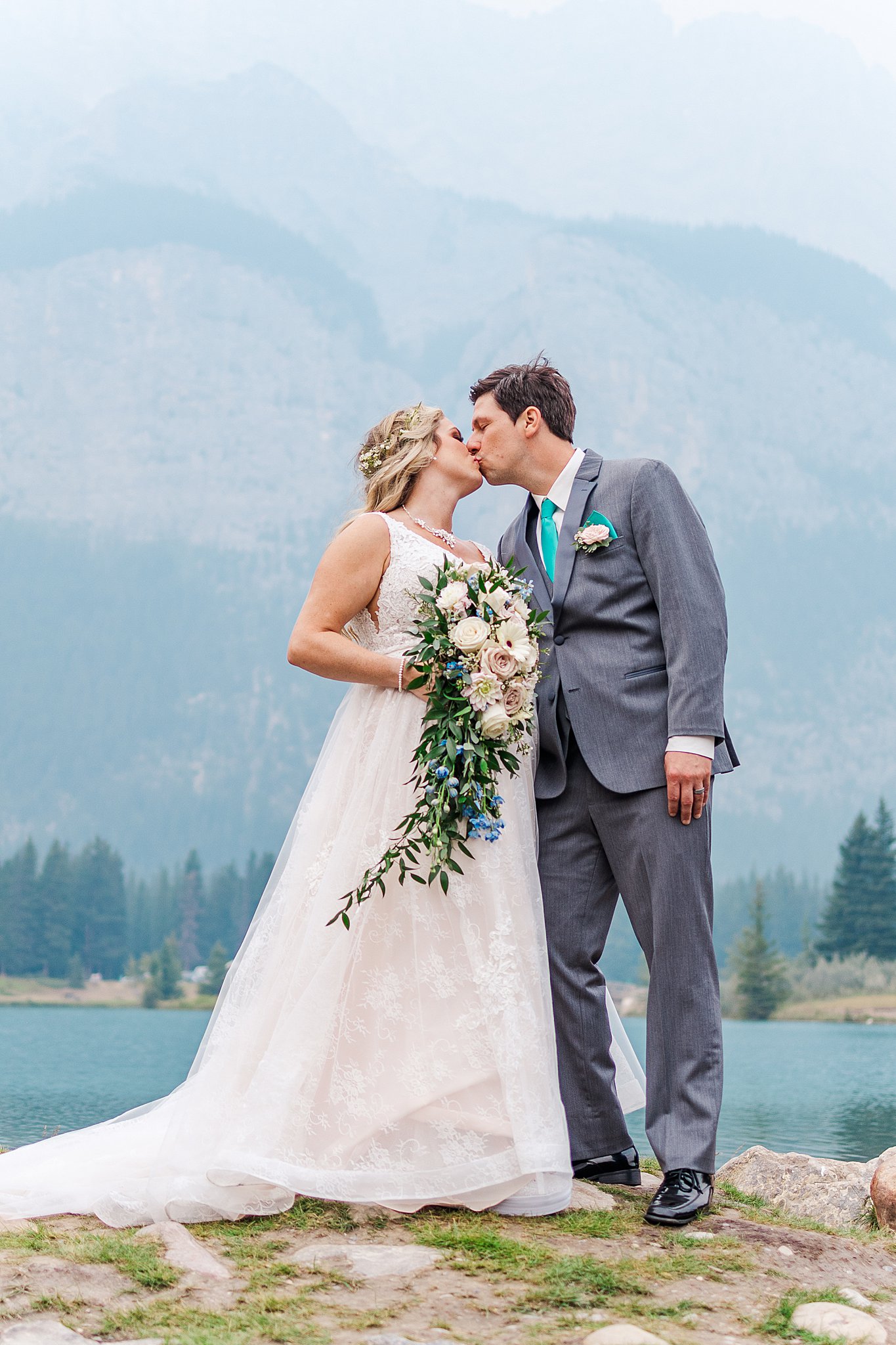 smokey-summer-edmonton-bride-groom-wedding-banff-rocky-mountain-resort-aqua-pink-ethereal-photography-inc_0043.jpg smokey-summer-edmonton-bride-groom-wedding-banff-rocky-mountain-resort-aqua-pink-ethereal-photography-inc_0043.jpg